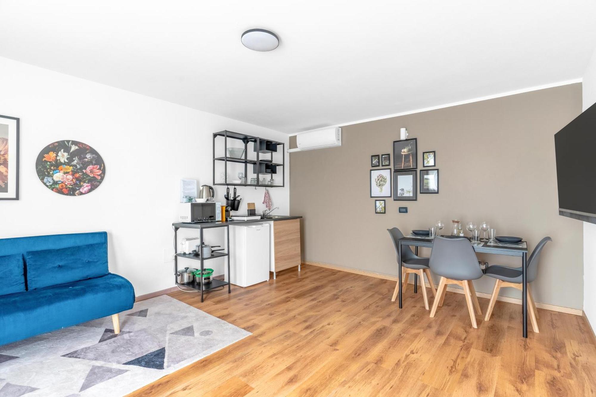 -Free Pool And Parking- Garda House Apartments カステルヌオーヴォ・デル・ガルダ エクステリア 写真