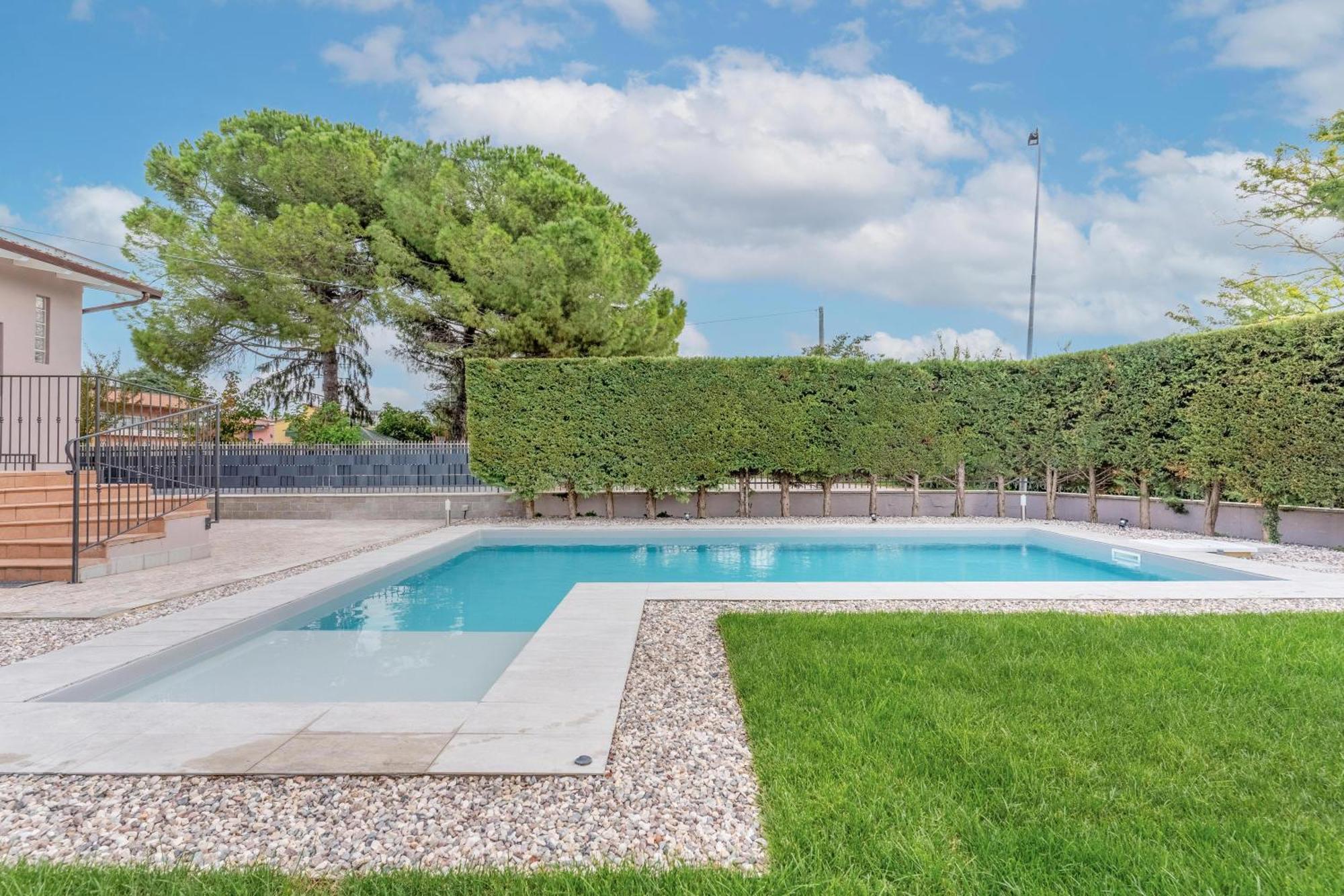 -Free Pool And Parking- Garda House Apartments カステルヌオーヴォ・デル・ガルダ エクステリア 写真