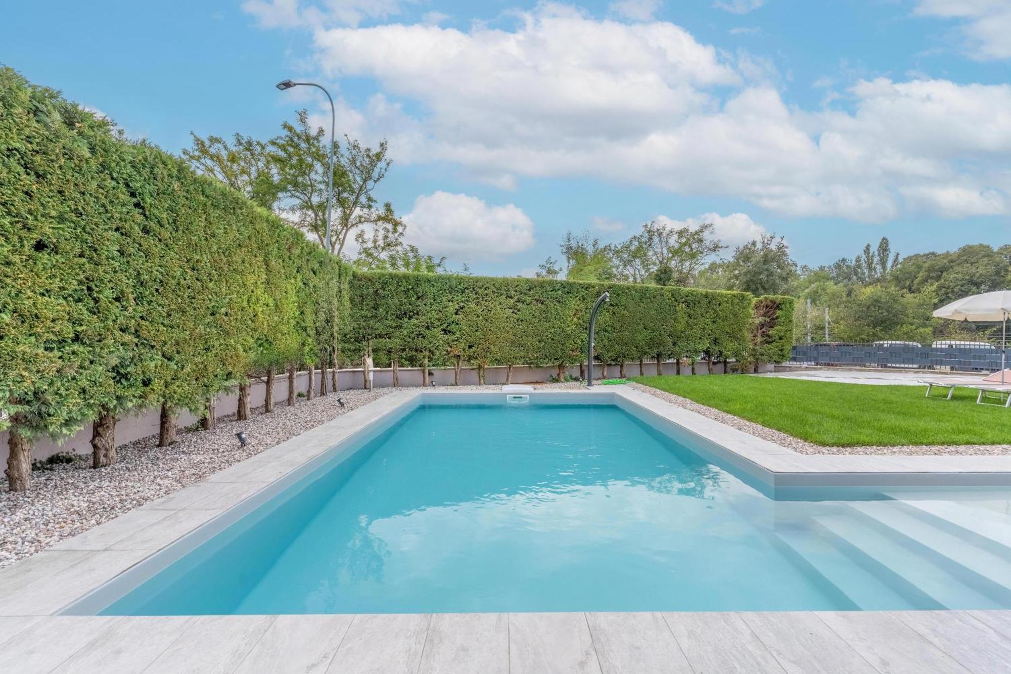 -Free Pool And Parking- Garda House Apartments カステルヌオーヴォ・デル・ガルダ エクステリア 写真