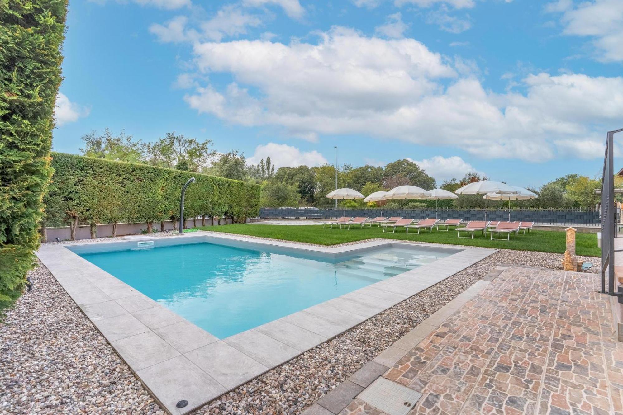-Free Pool And Parking- Garda House Apartments カステルヌオーヴォ・デル・ガルダ エクステリア 写真