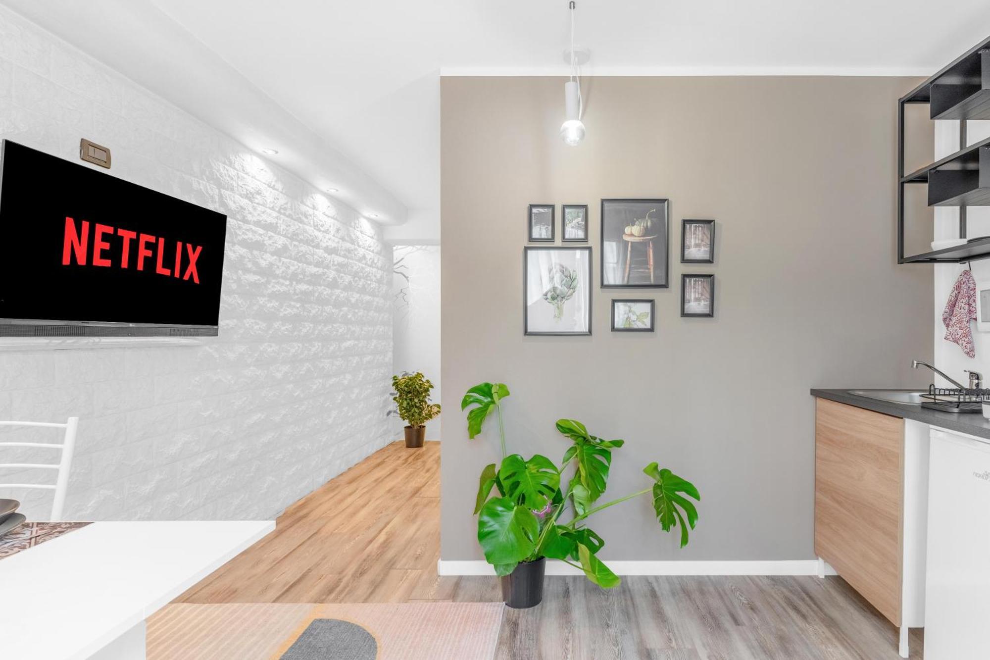 -Free Pool And Parking- Garda House Apartments カステルヌオーヴォ・デル・ガルダ エクステリア 写真