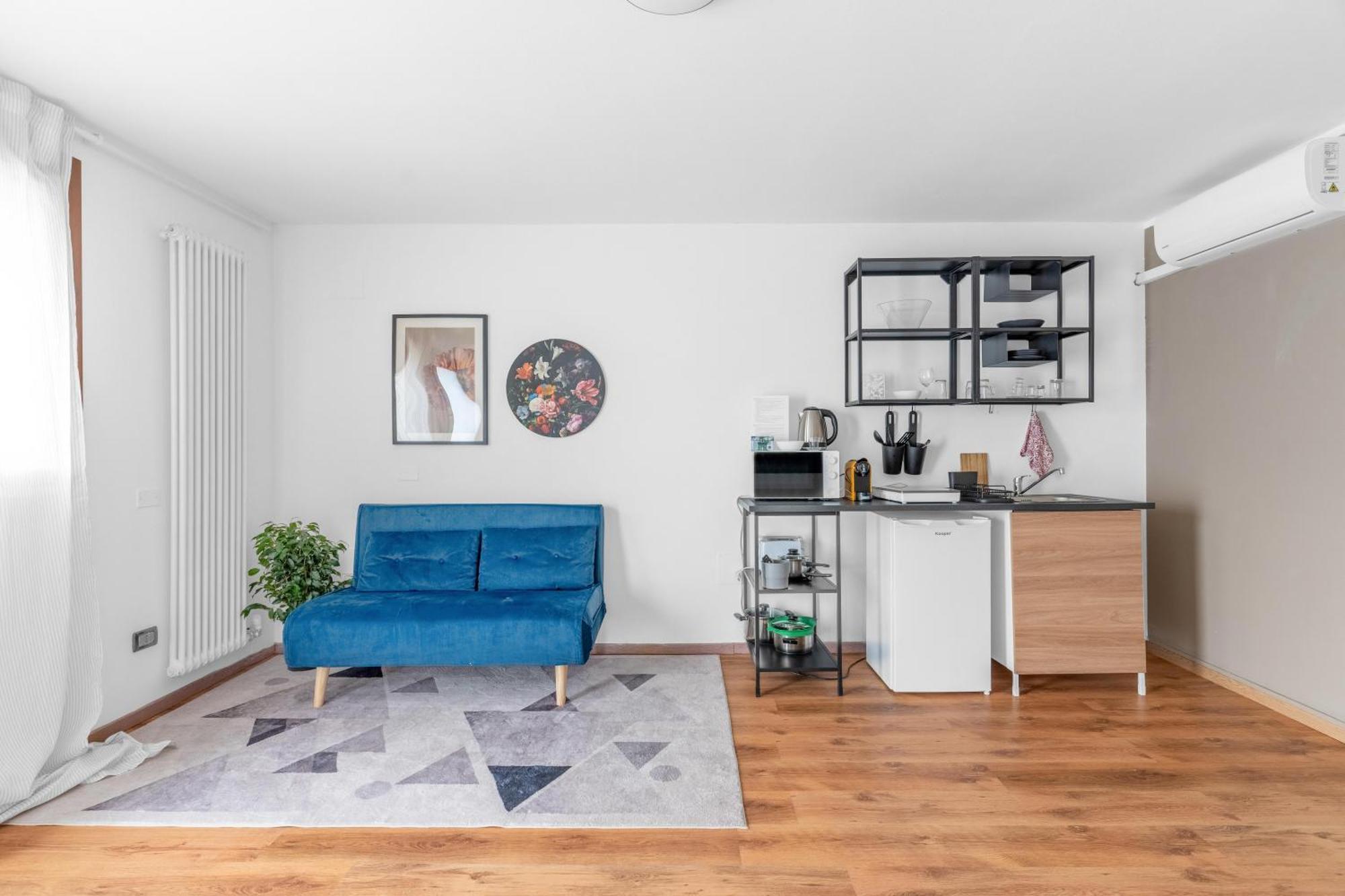 -Free Pool And Parking- Garda House Apartments カステルヌオーヴォ・デル・ガルダ エクステリア 写真
