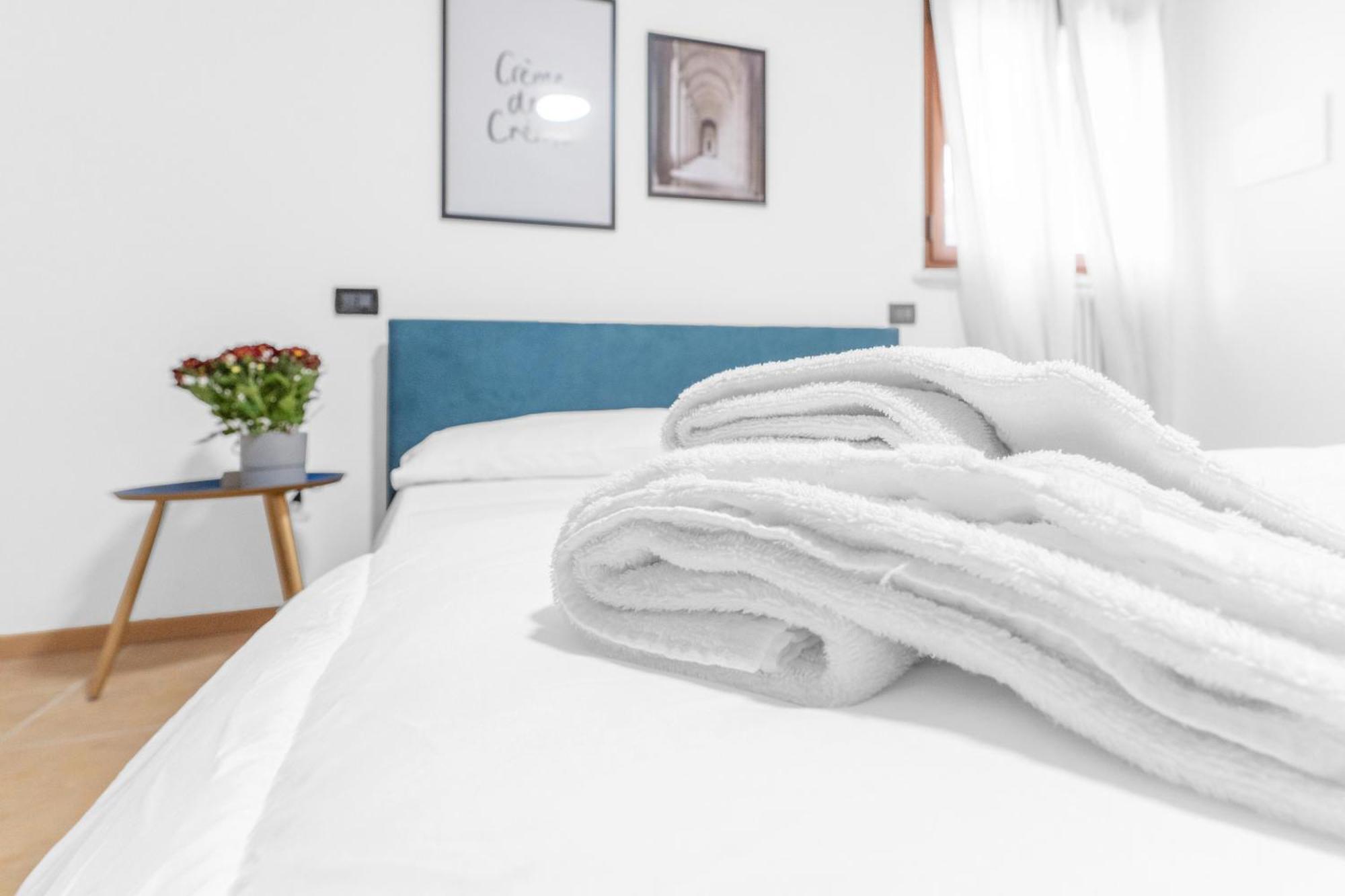 -Free Pool And Parking- Garda House Apartments カステルヌオーヴォ・デル・ガルダ エクステリア 写真