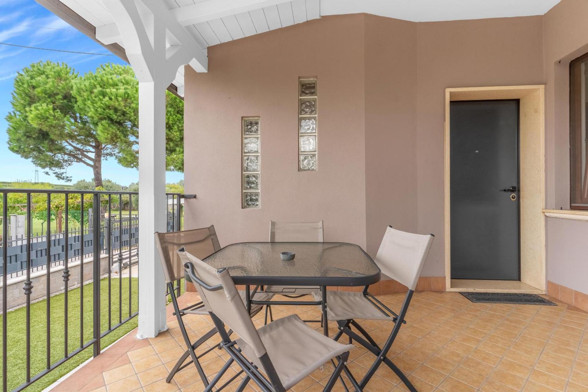-Free Pool And Parking- Garda House Apartments カステルヌオーヴォ・デル・ガルダ エクステリア 写真