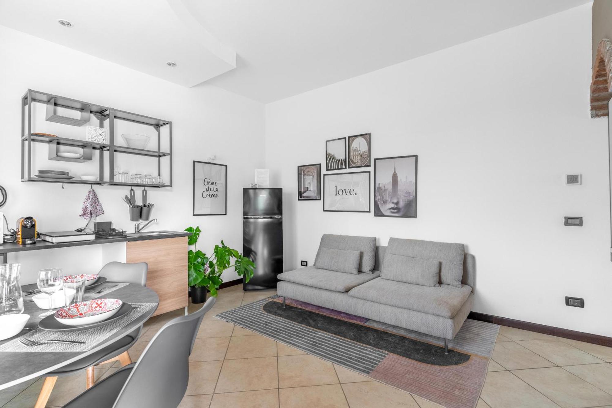-Free Pool And Parking- Garda House Apartments カステルヌオーヴォ・デル・ガルダ エクステリア 写真
