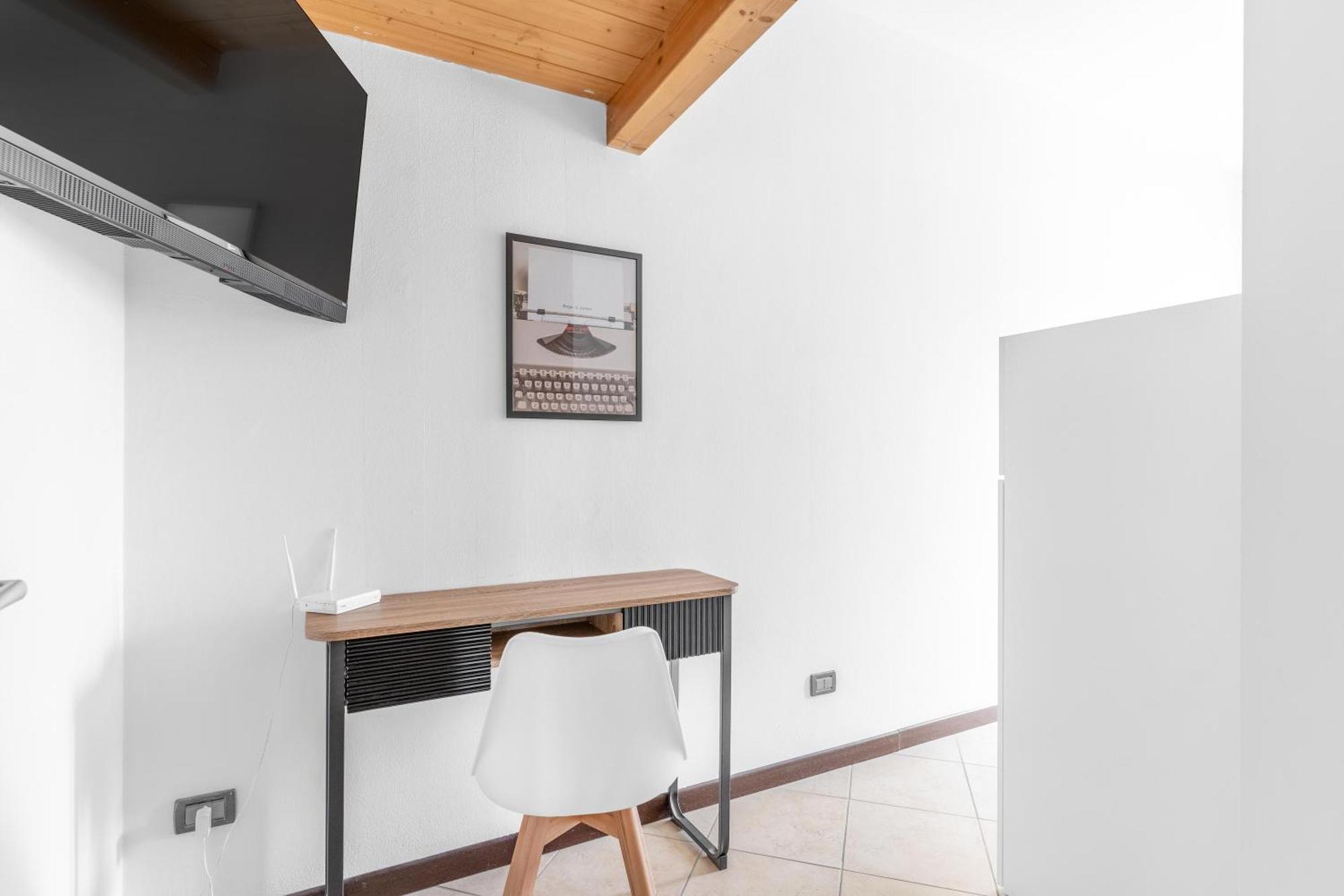 -Free Pool And Parking- Garda House Apartments カステルヌオーヴォ・デル・ガルダ エクステリア 写真