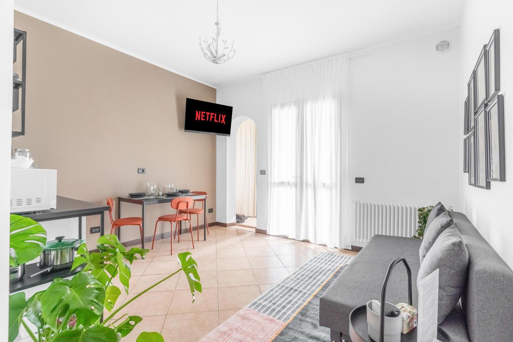 -Free Pool And Parking- Garda House Apartments カステルヌオーヴォ・デル・ガルダ エクステリア 写真