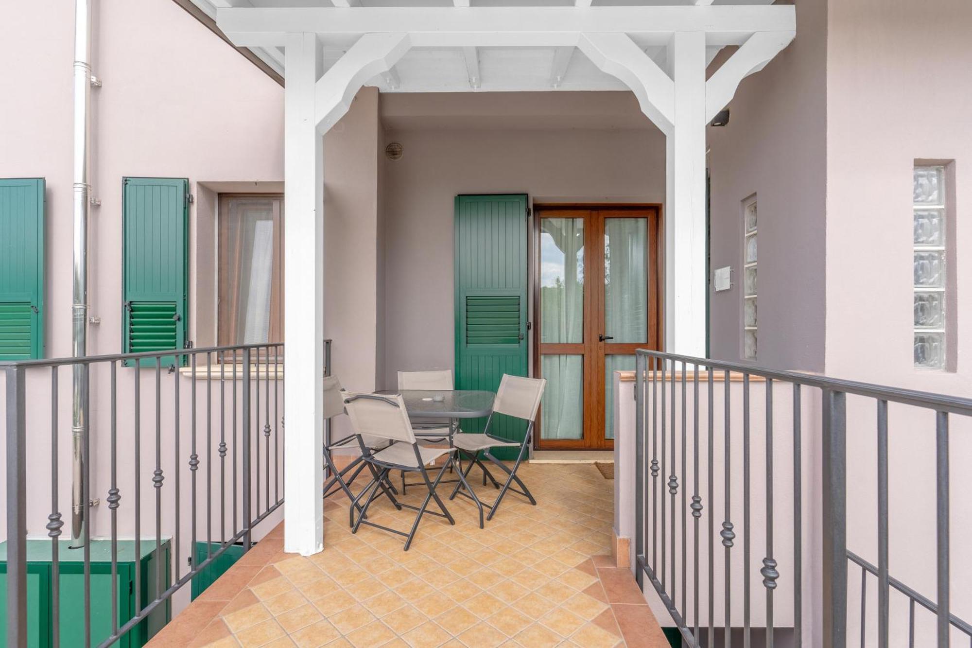 -Free Pool And Parking- Garda House Apartments カステルヌオーヴォ・デル・ガルダ エクステリア 写真