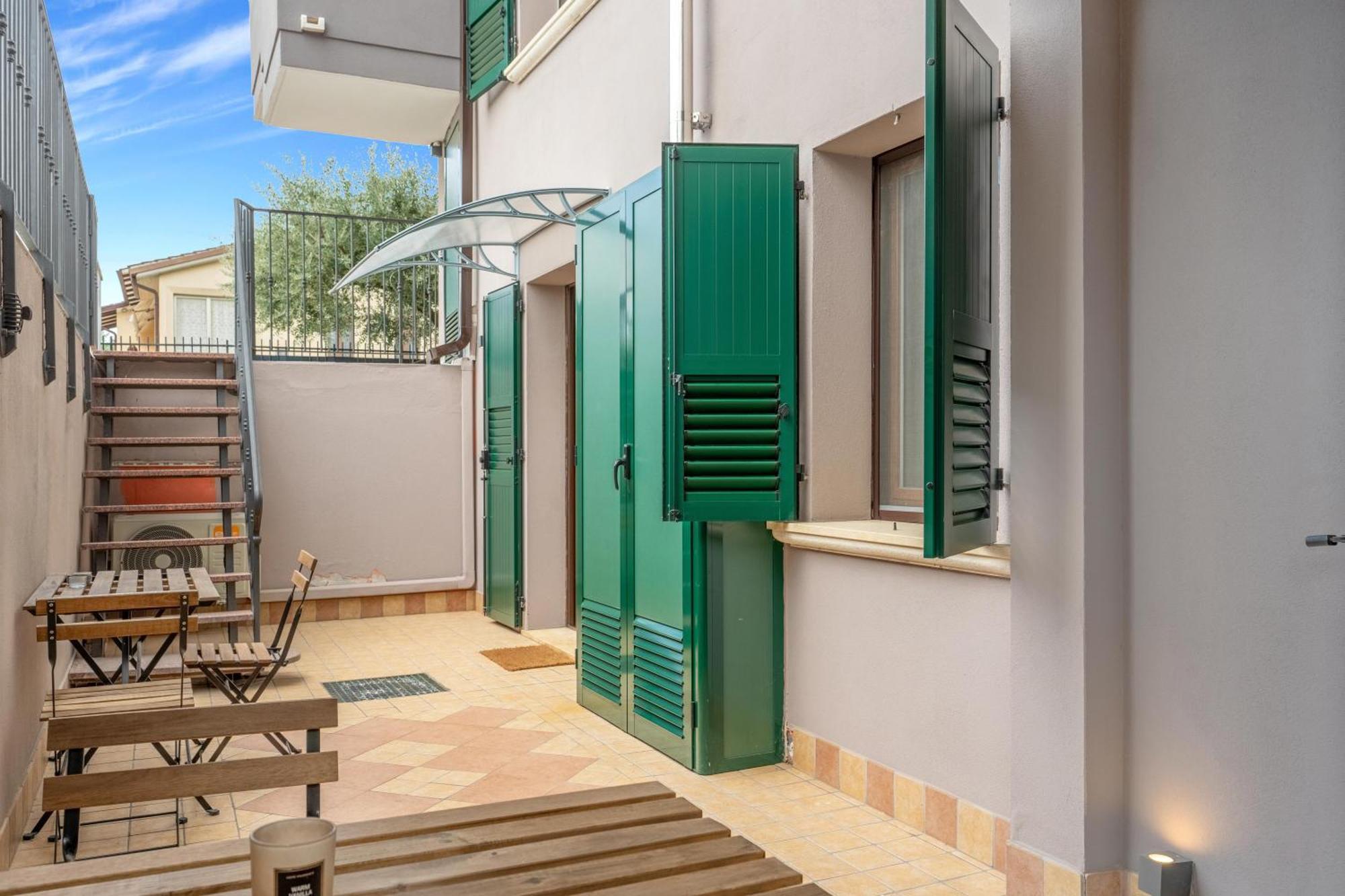 -Free Pool And Parking- Garda House Apartments カステルヌオーヴォ・デル・ガルダ エクステリア 写真
