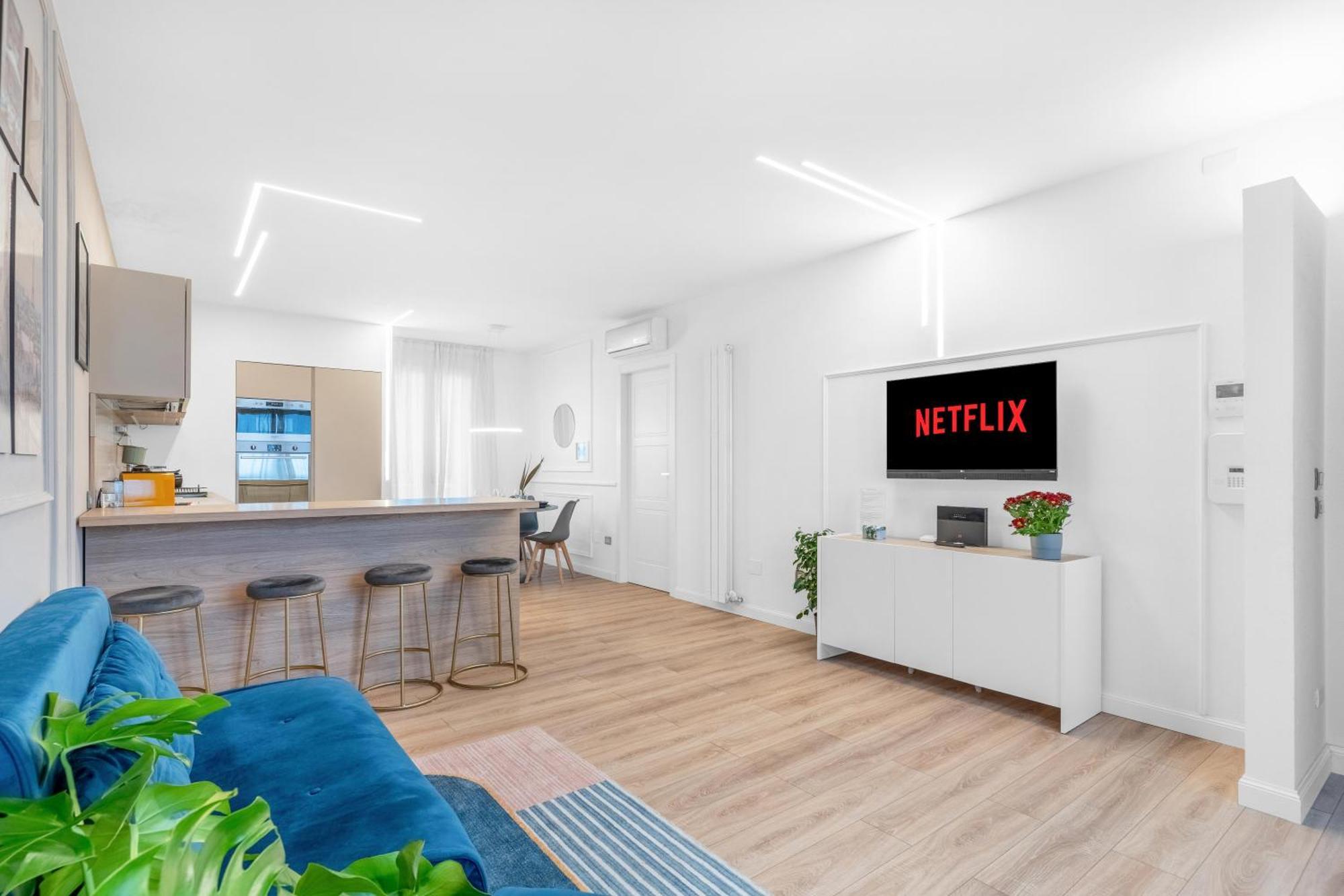 -Free Pool And Parking- Garda House Apartments カステルヌオーヴォ・デル・ガルダ エクステリア 写真