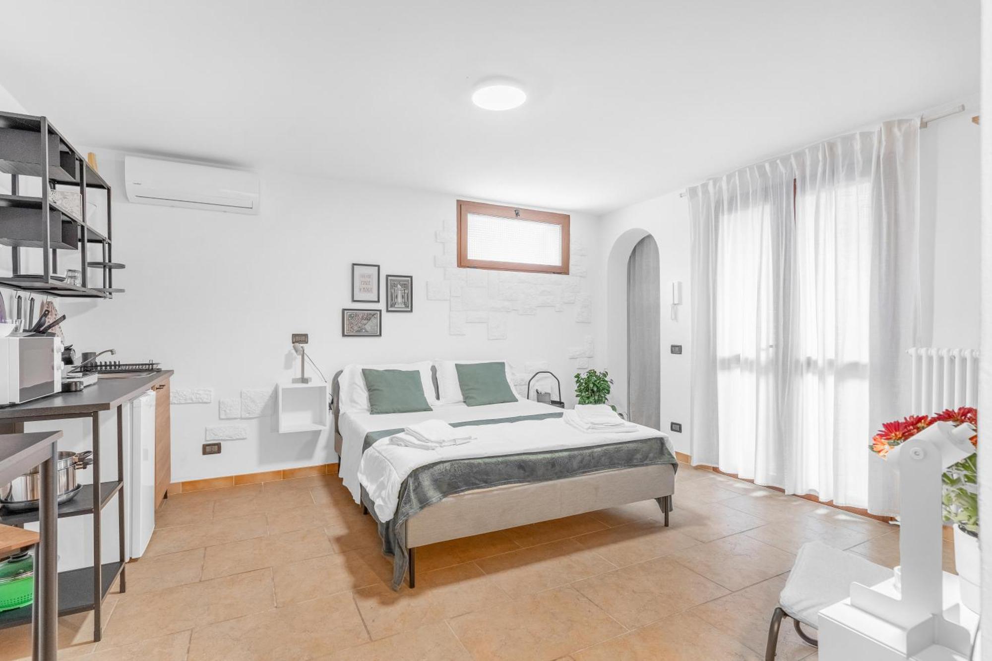 -Free Pool And Parking- Garda House Apartments カステルヌオーヴォ・デル・ガルダ エクステリア 写真