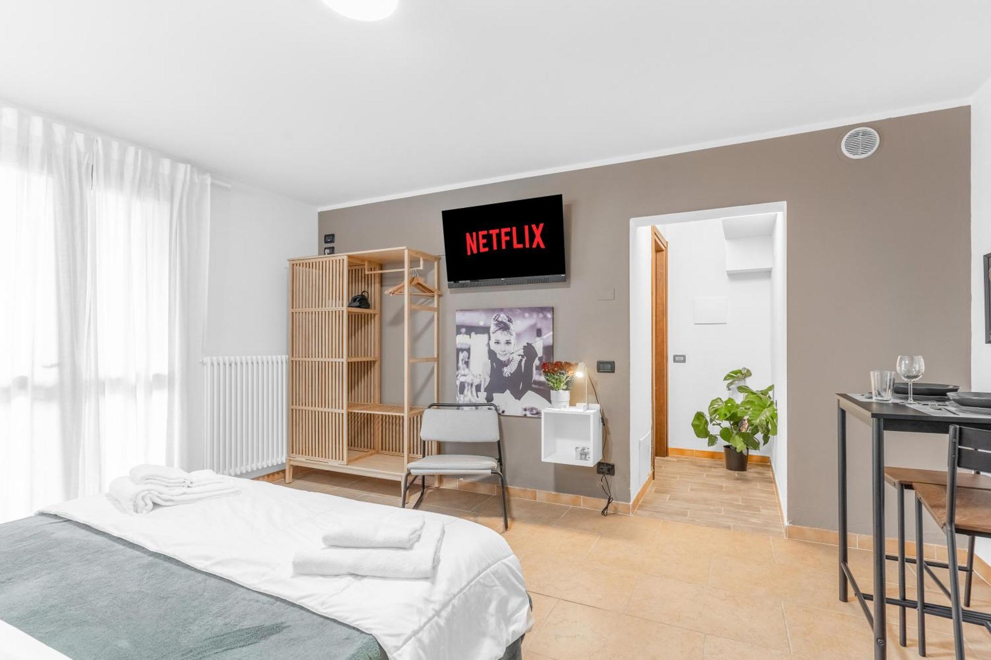 -Free Pool And Parking- Garda House Apartments カステルヌオーヴォ・デル・ガルダ エクステリア 写真